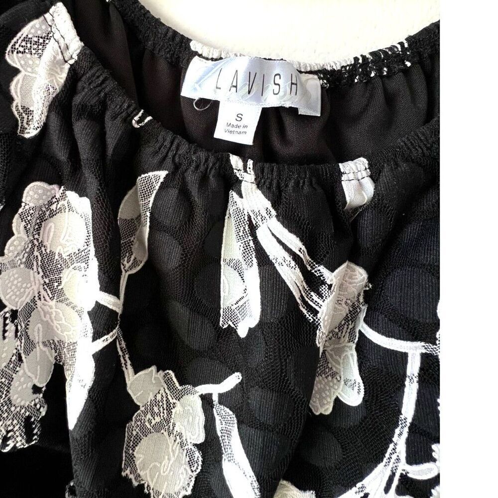 Women's top short sleeve black white floral 3/4 sleeve blouse casual size S. - Picture 2 of 9